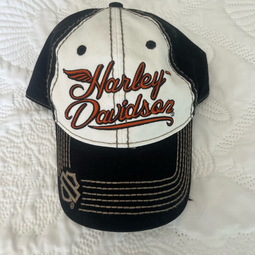 Harley Davidson Woman’s Black and White Cap